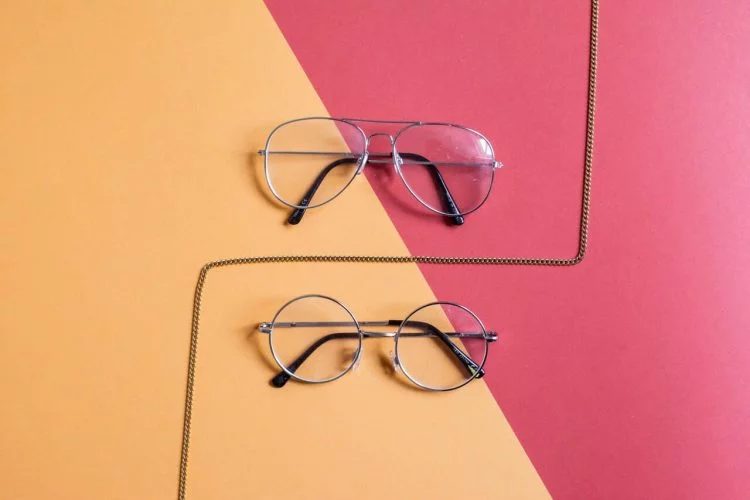 Ako si vybrať okuliare cez internet?